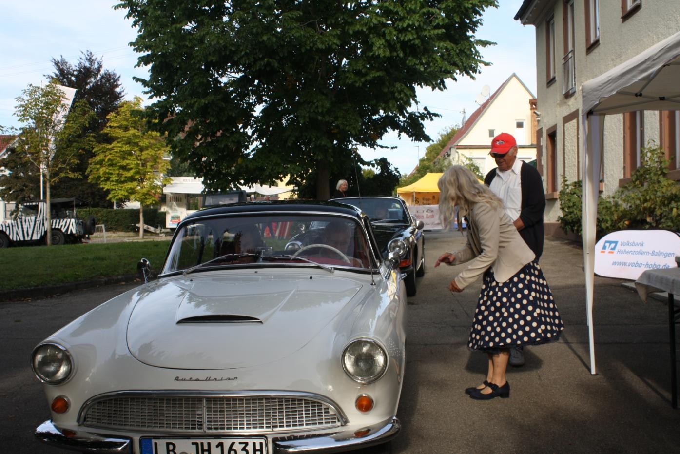 Bild mit altem grünen VW-Bus