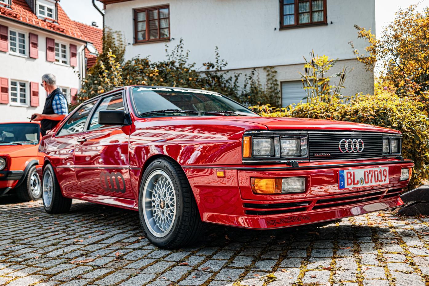 Bild mit altem grünen VW-Bus Bild mit altem grünen VW-Bus